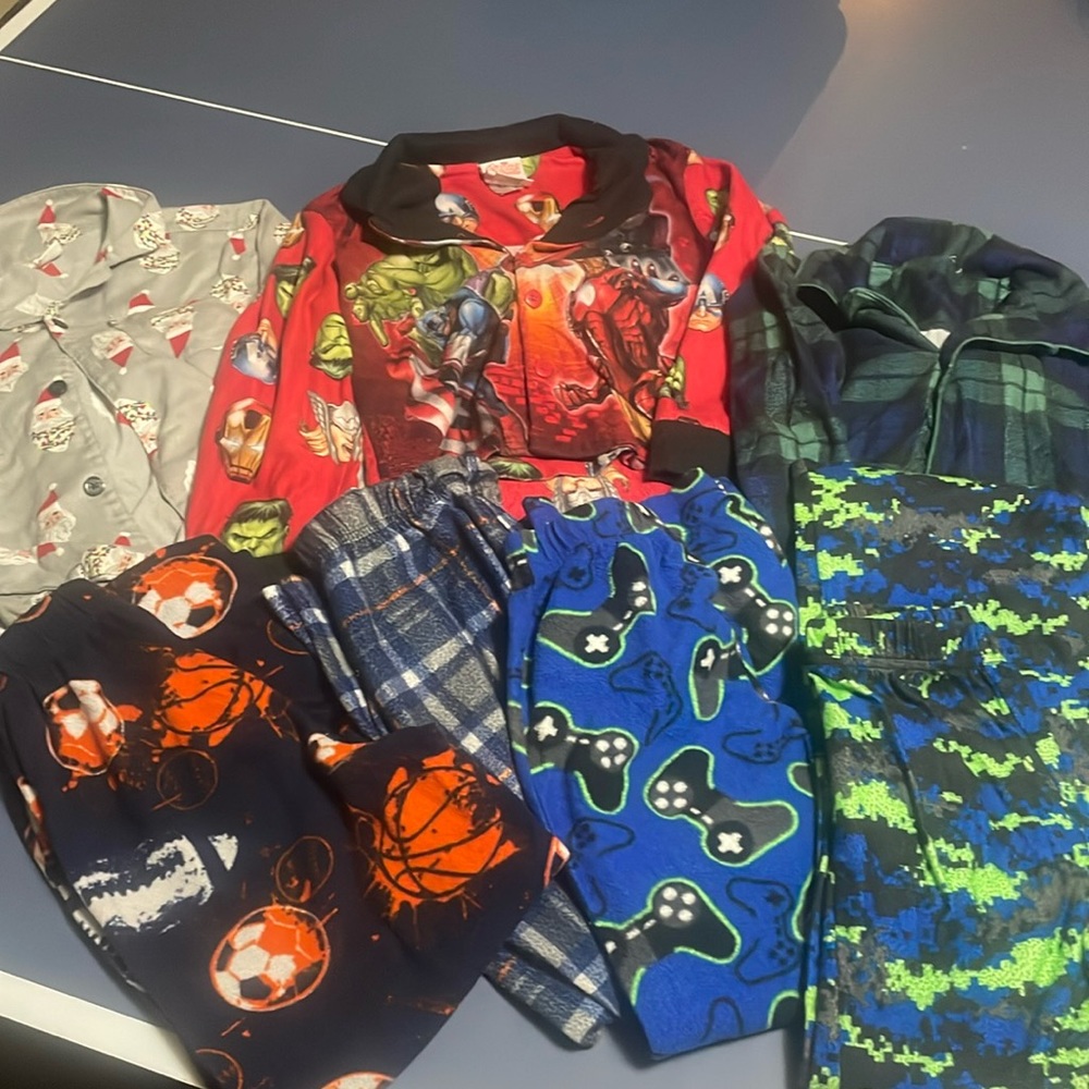 Lot of size small winter pajamas, pants tops size 6/7